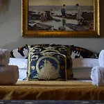 Residenza Vespucci Bed & Breakfast 4*
